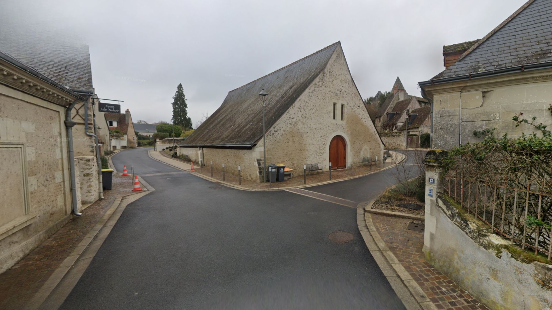 location-la-grange-des-dimes-vue-rue