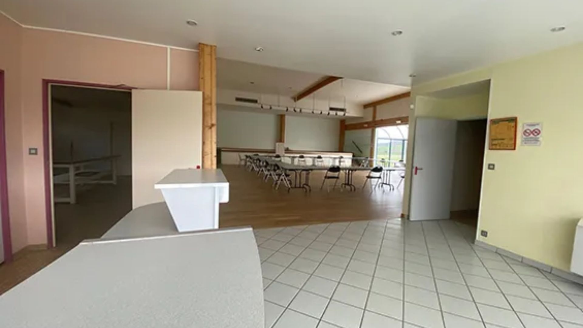 location-salle-polyvalente-cheille-camille-claudel-interieur-bar