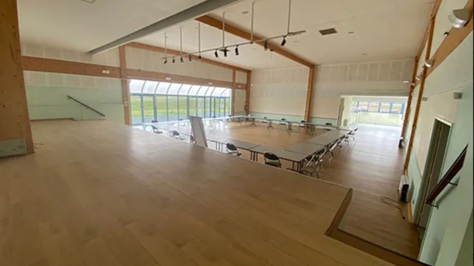 location-salle-polyvalente-cheille-camille-claudel-interieur-scene