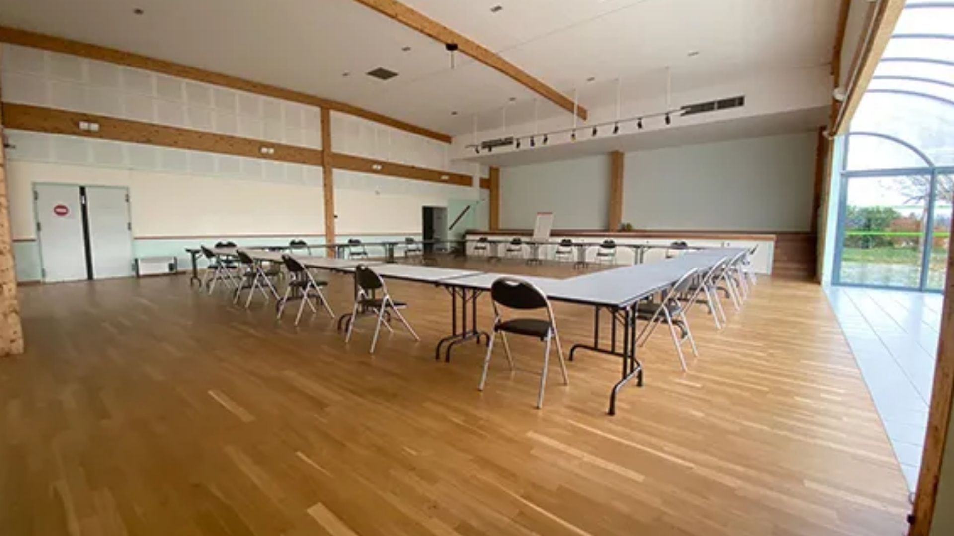 location-salle-polyvalente-cheille-camille-claudel-interieur