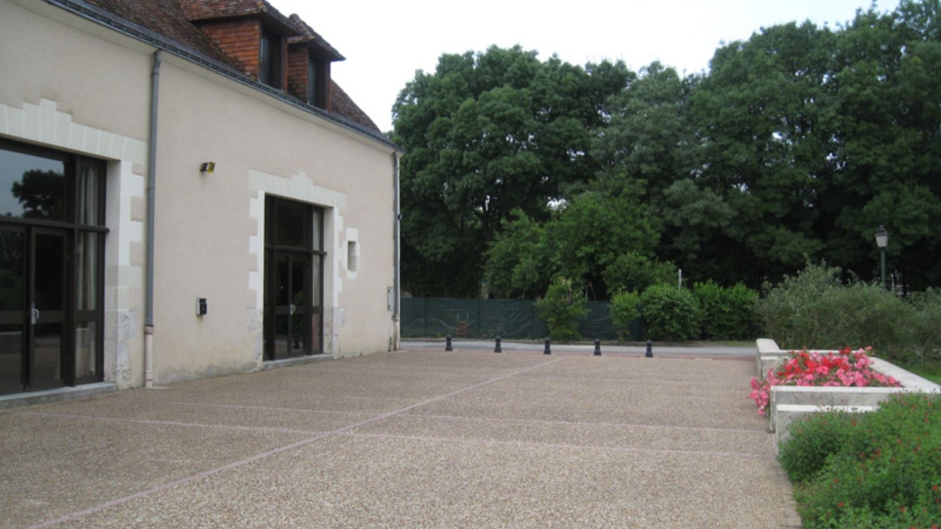 location-salle-reignac-3-abeilles-exterieur