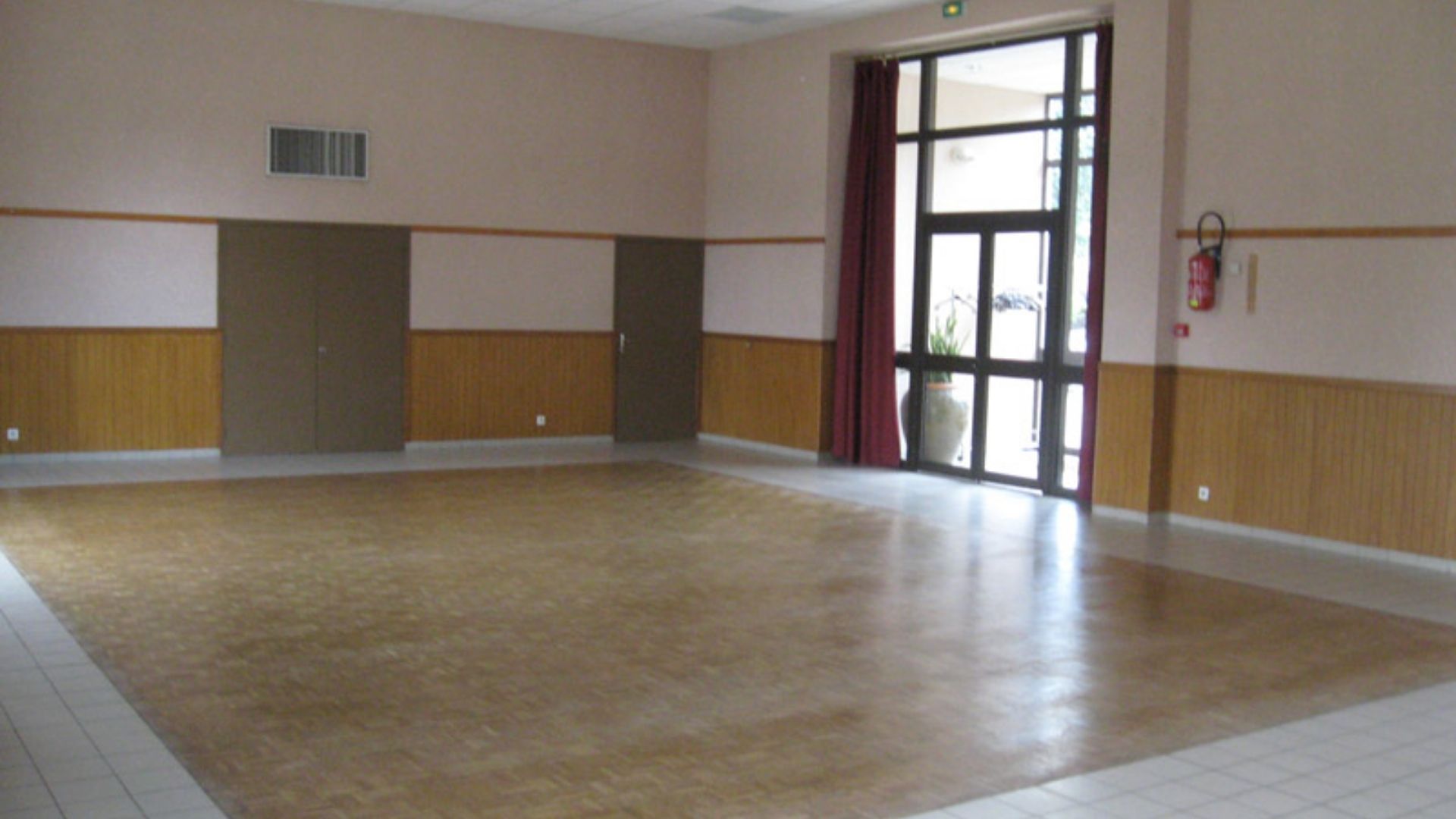 location-salle-reignac-3-abeilles-interieur-2